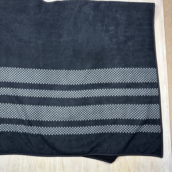 Ike Behar Black Fleece Poncho Wrap Shawl Reversible Soft Cozy Minimalist OS - Picture 10 of 13